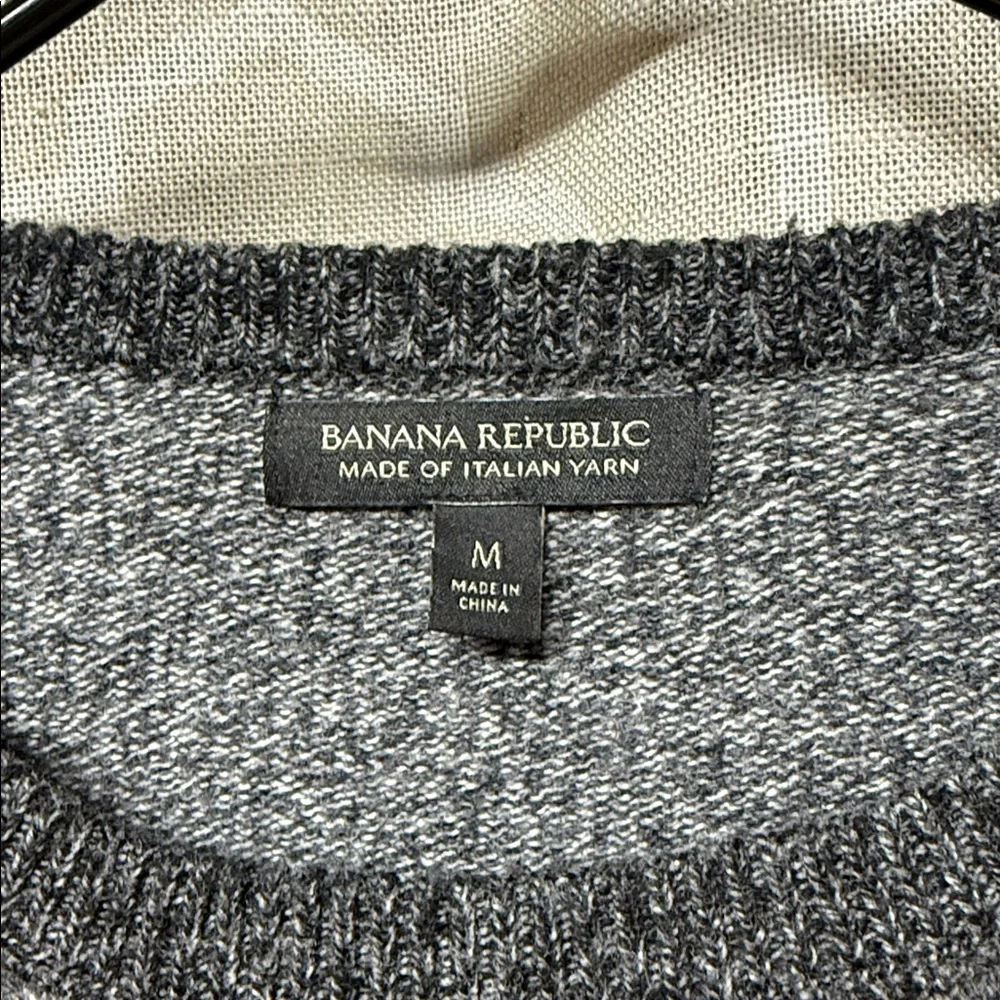 Banana Republic Men's Charcoal gray wool blend Crewneck Sweater medium